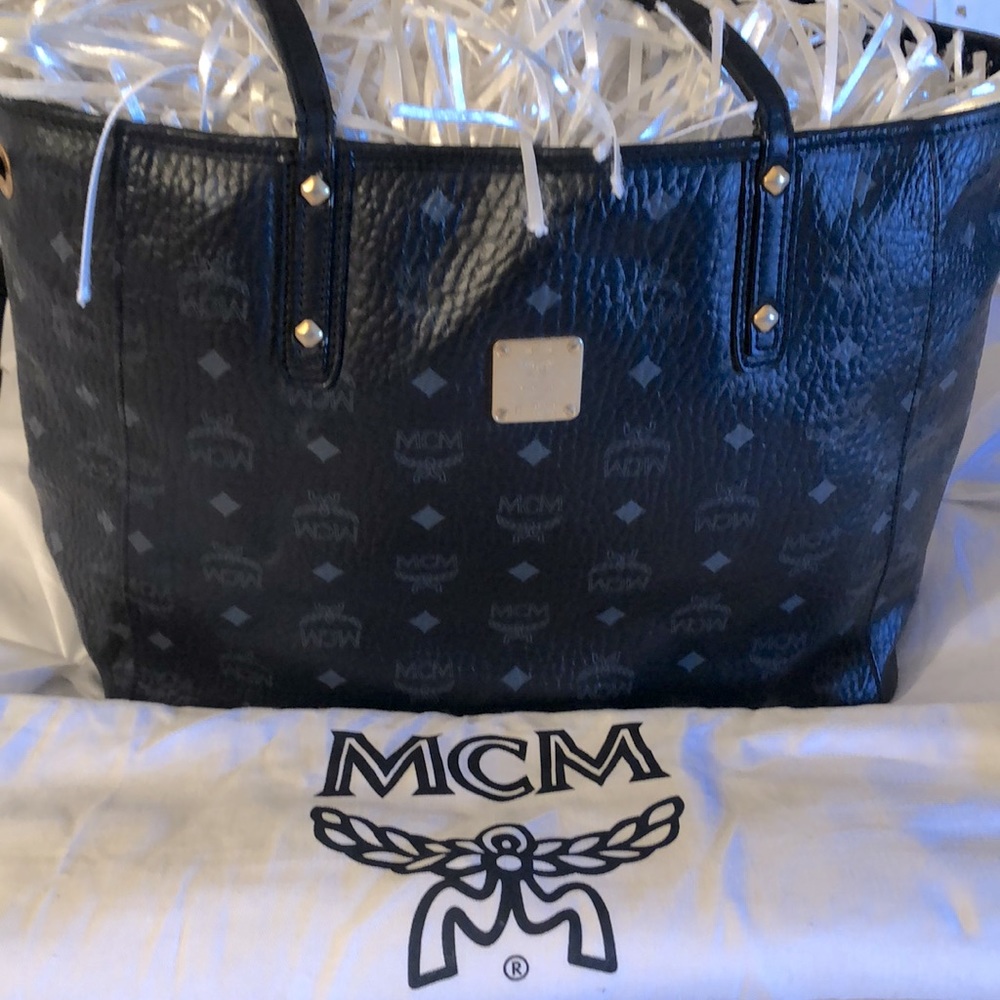 💯AUTH MCM ❤️ IN MINT CONDITION 🎉